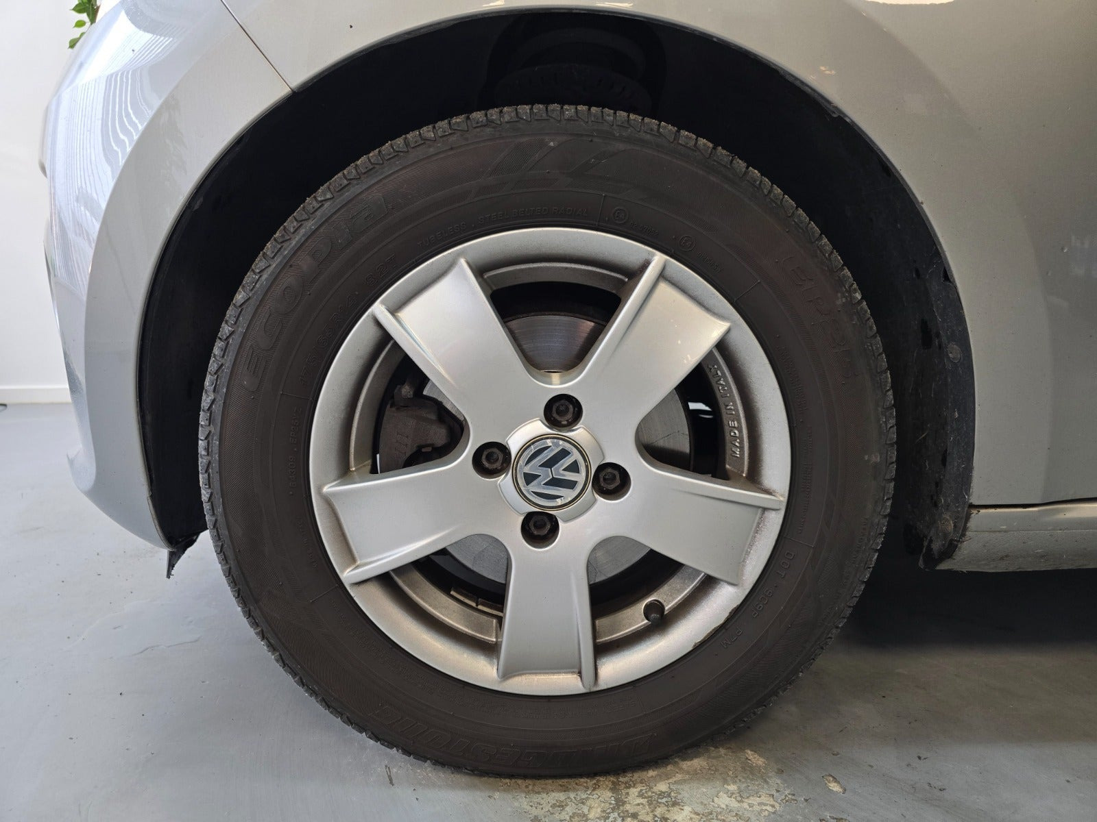 Grå VW UP! fra 2014