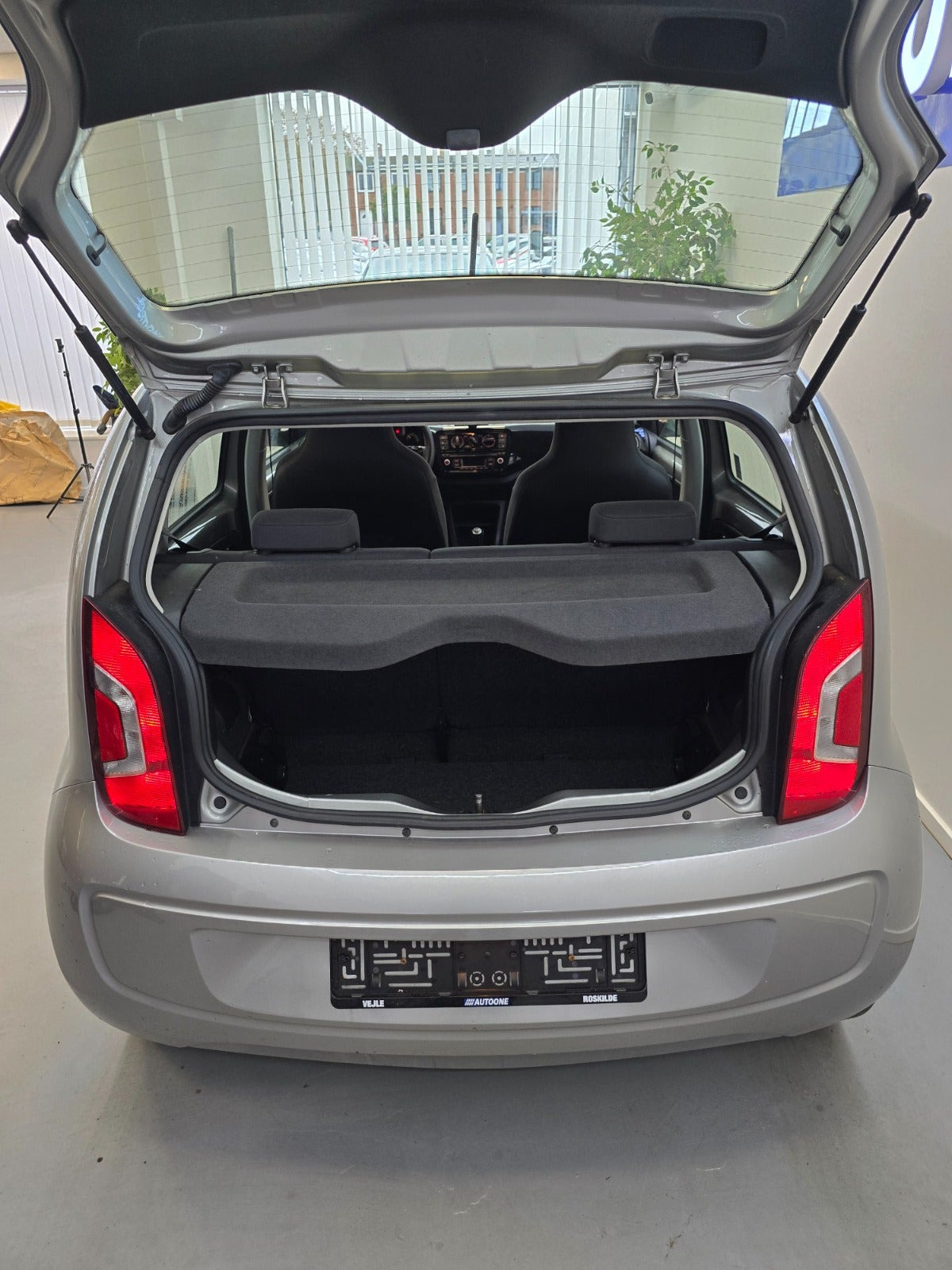 Grå VW UP! fra 2014