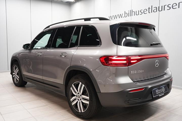 Grå Mercedes EQB250+ fra 2024