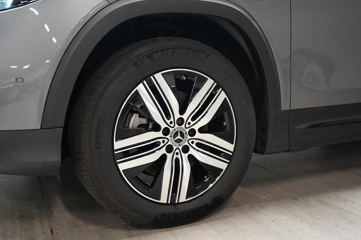 Grå Mercedes EQB250+ fra 2024