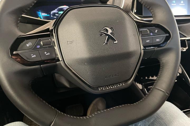 Sort Peugeot e-2008 fra 2023