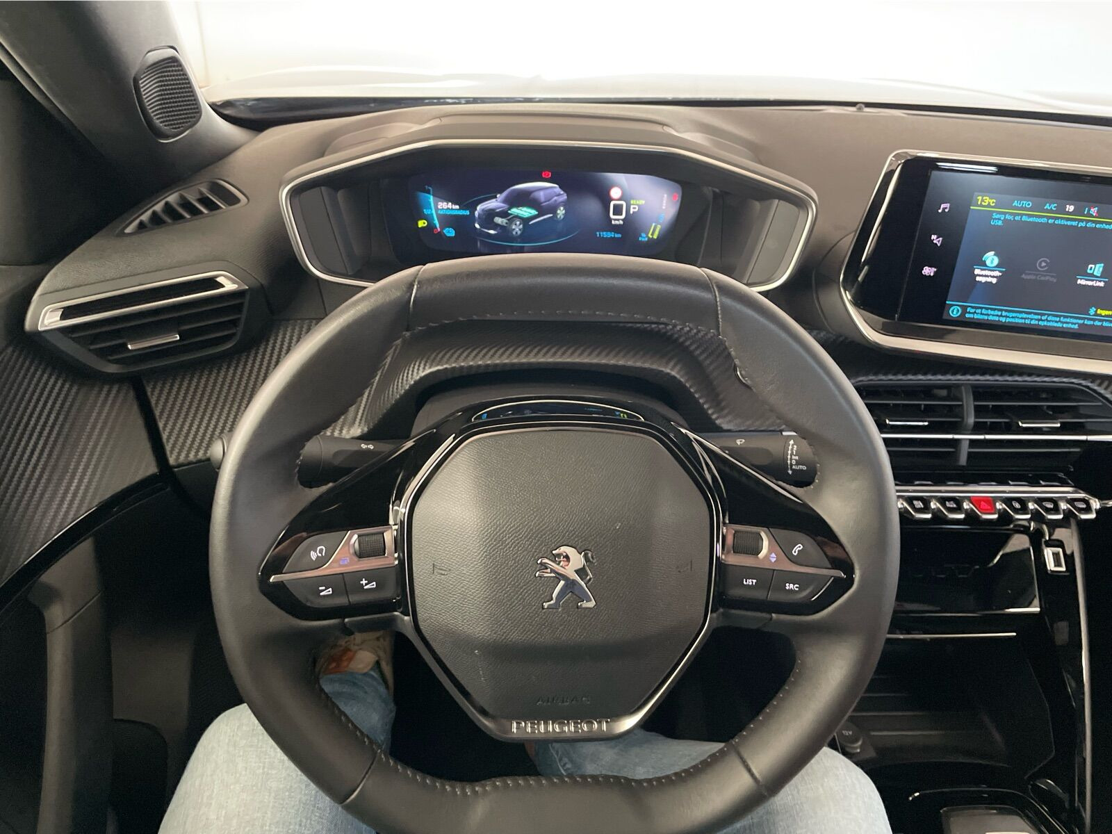 Sort Peugeot e-2008 fra 2023