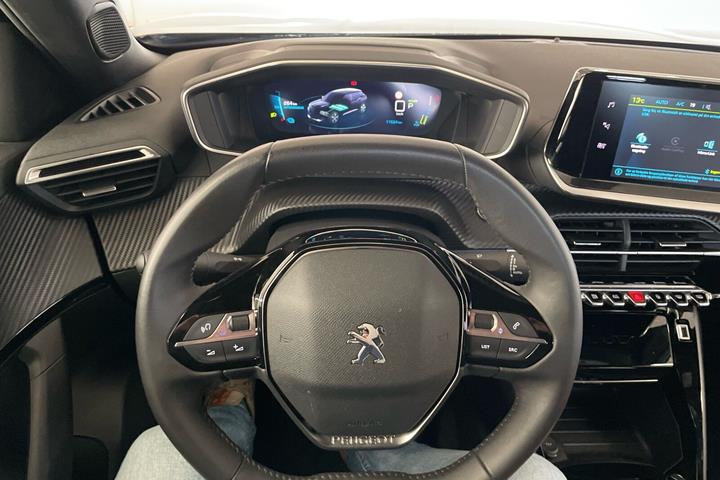 Sort Peugeot e-2008 fra 2023