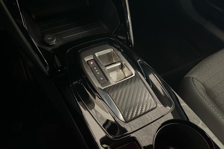 Sort Peugeot e-2008 fra 2023