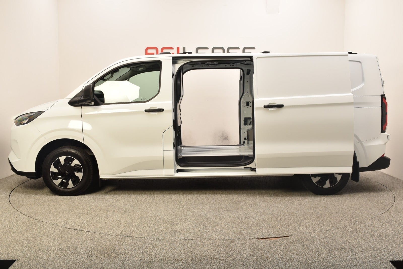 Hvid Ford E-Transit Custom 340 L2 fra 2027