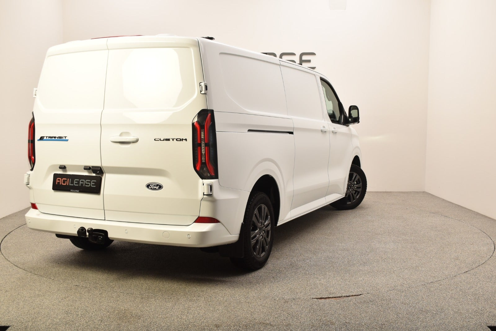 Hvid Ford E-Transit Custom 340 L2 fra 2027