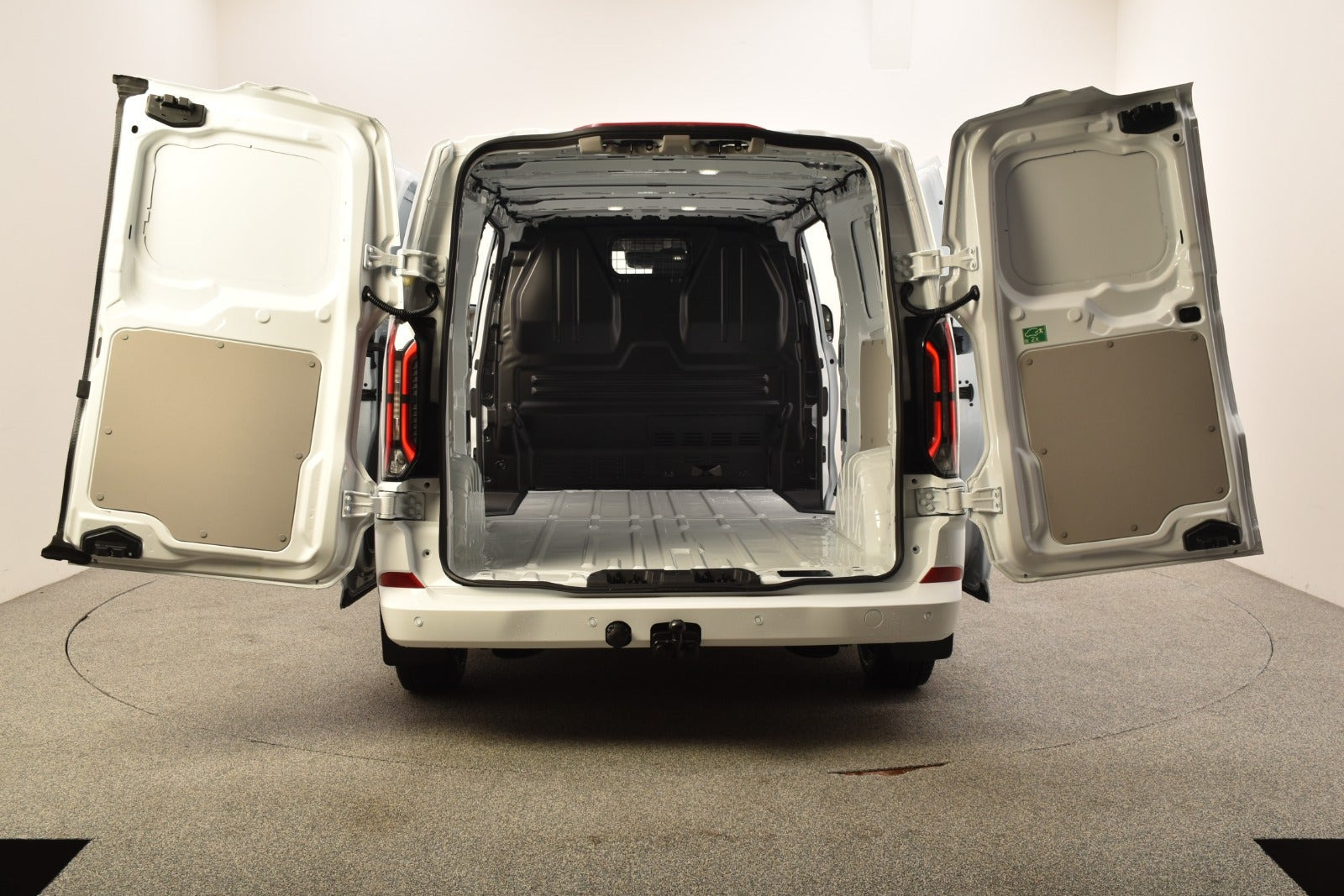 Hvid Ford E-Transit Custom 340 L2 fra 2027