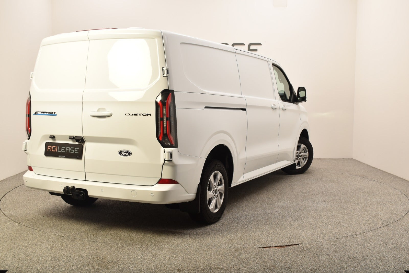 Hvid Ford E-Transit Custom 340 L2 fra 2027