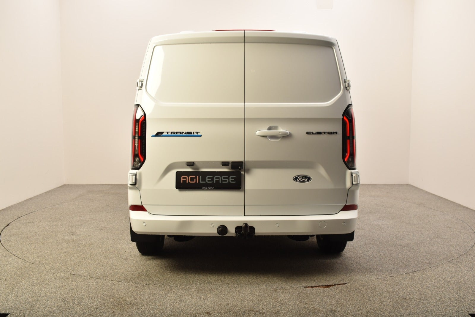 Hvid Ford E-Transit Custom 340 L2 fra 2027