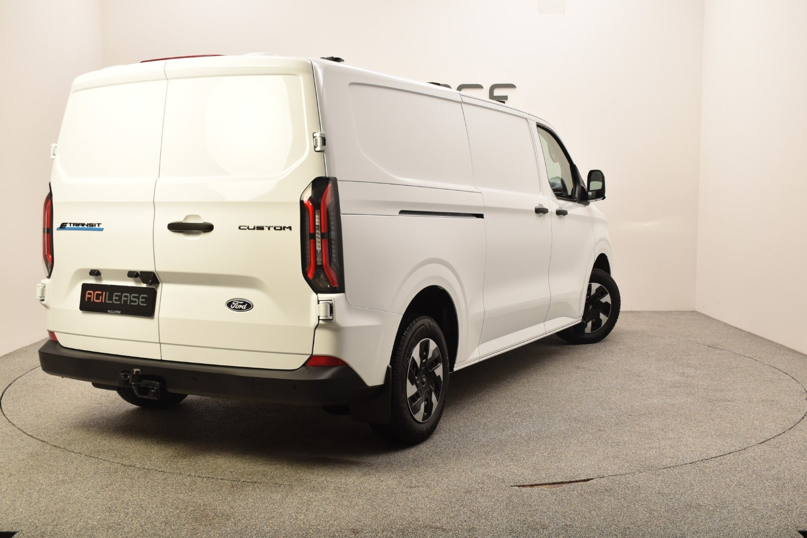 Hvid Ford E-Transit Custom 340 L2 fra 2027