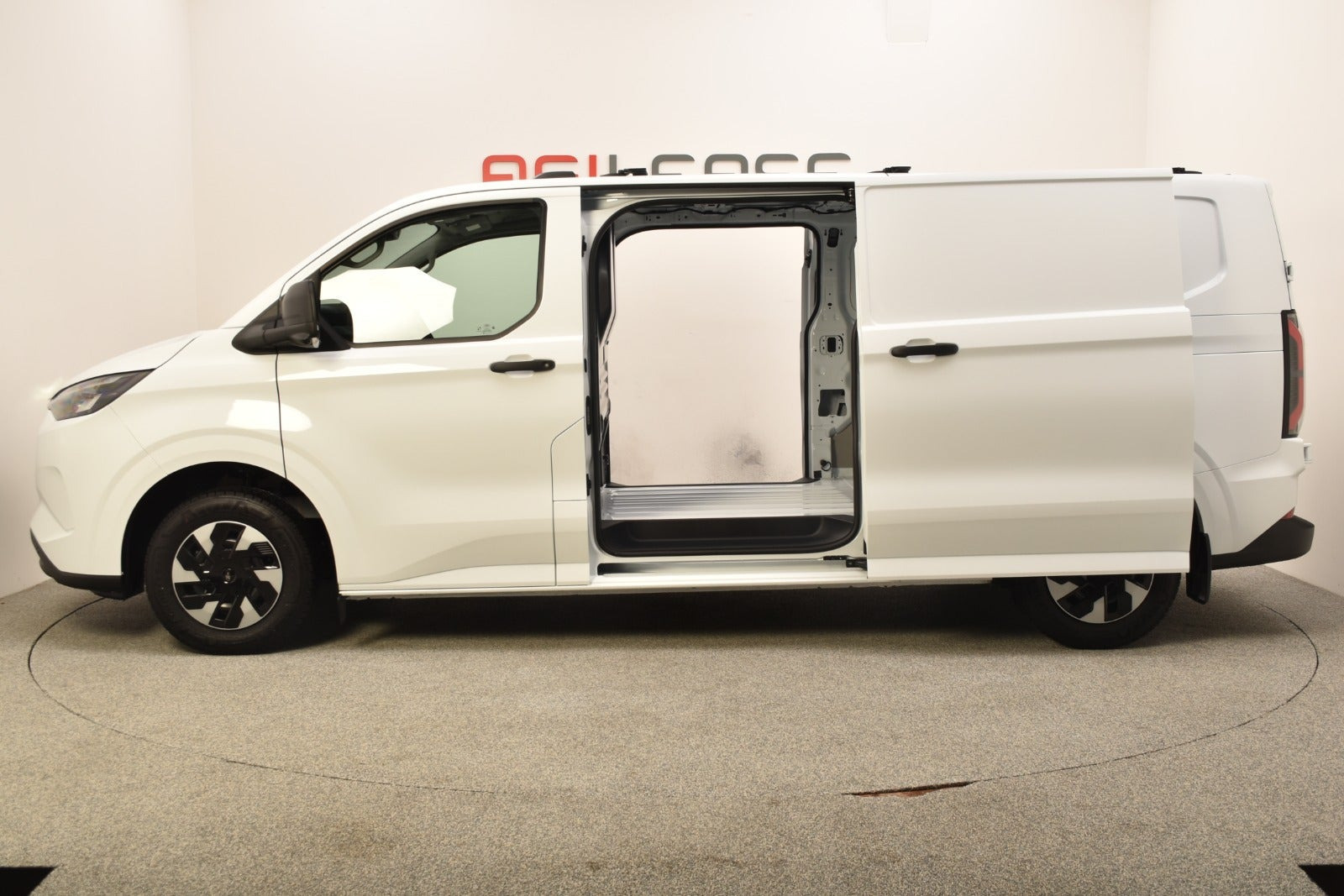 Hvid Ford E-Transit Custom 340 L2 fra 2027