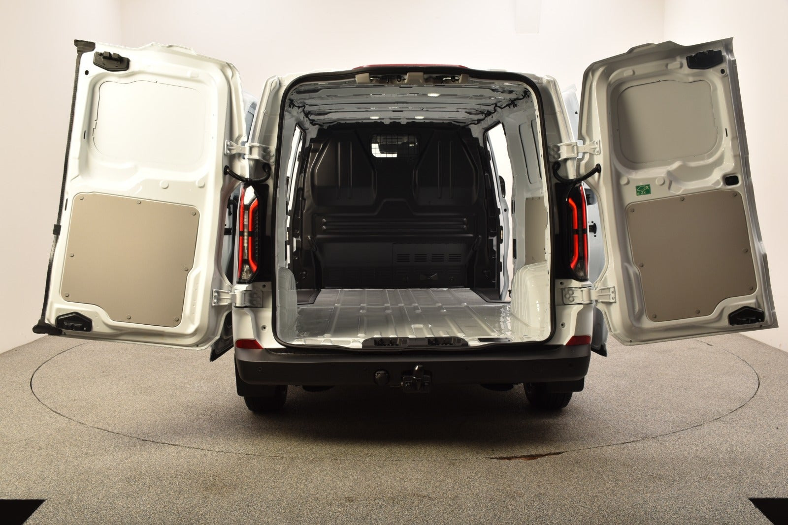 Hvid Ford E-Transit Custom 340 L2 fra 2027
