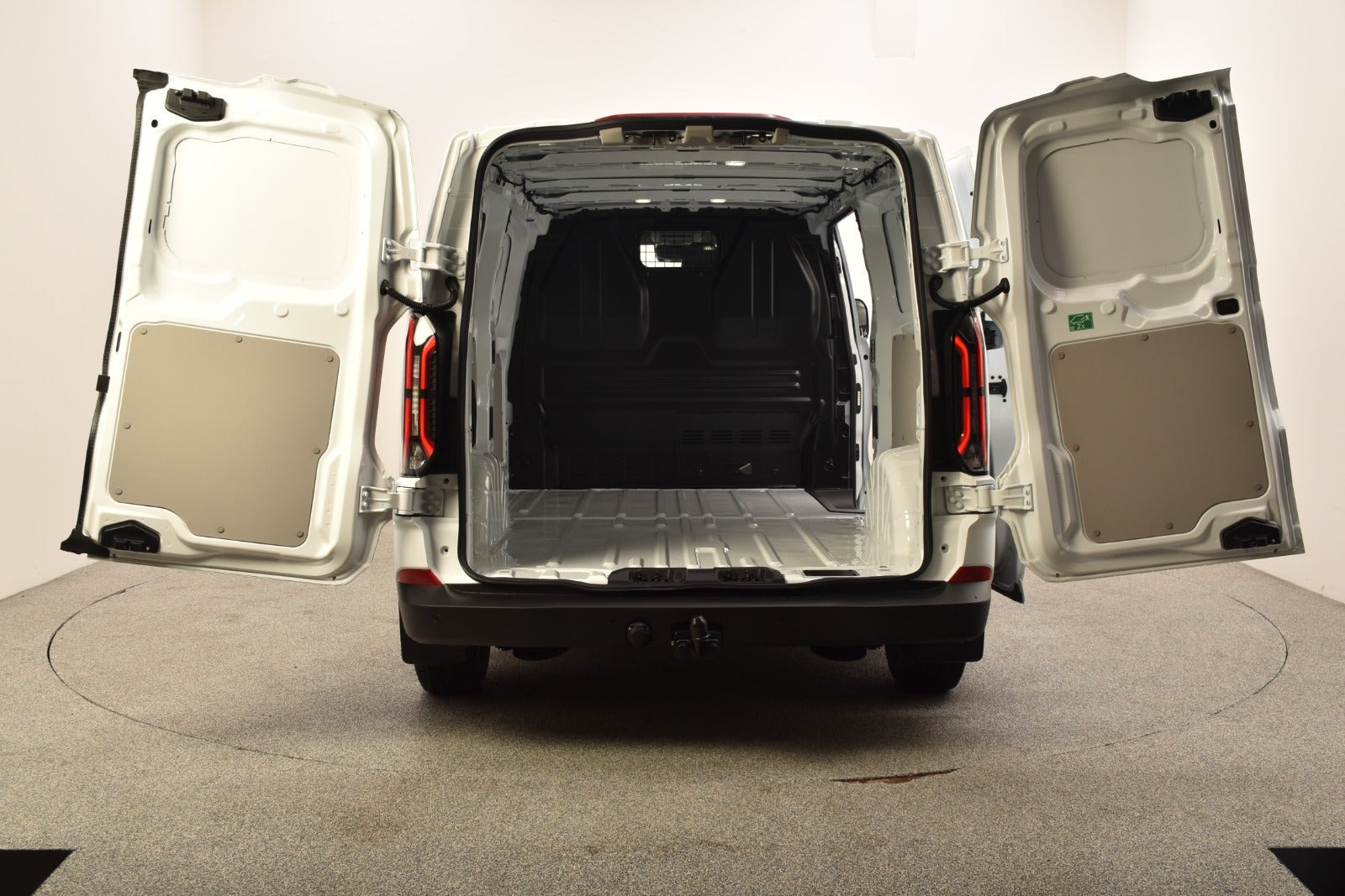 Hvid Ford E-Transit Custom 340 L2 fra 2027