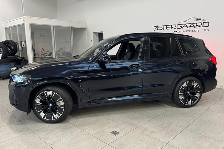 Sort BMW iX3 fra 2023