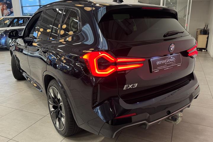Sort BMW iX3 fra 2023