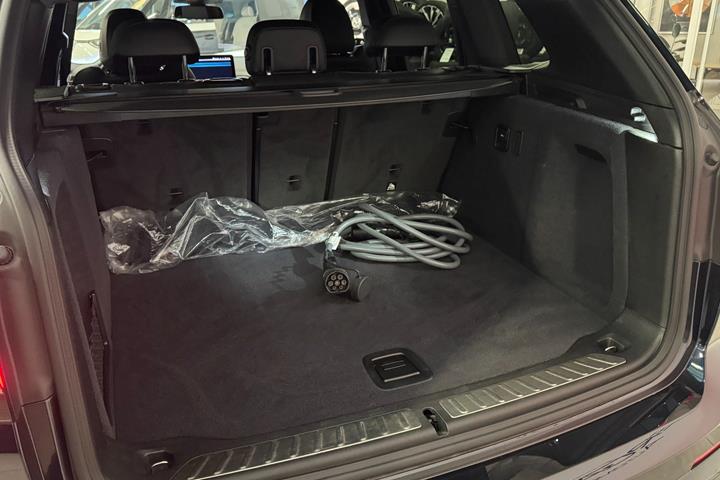Sort BMW iX3 fra 2023