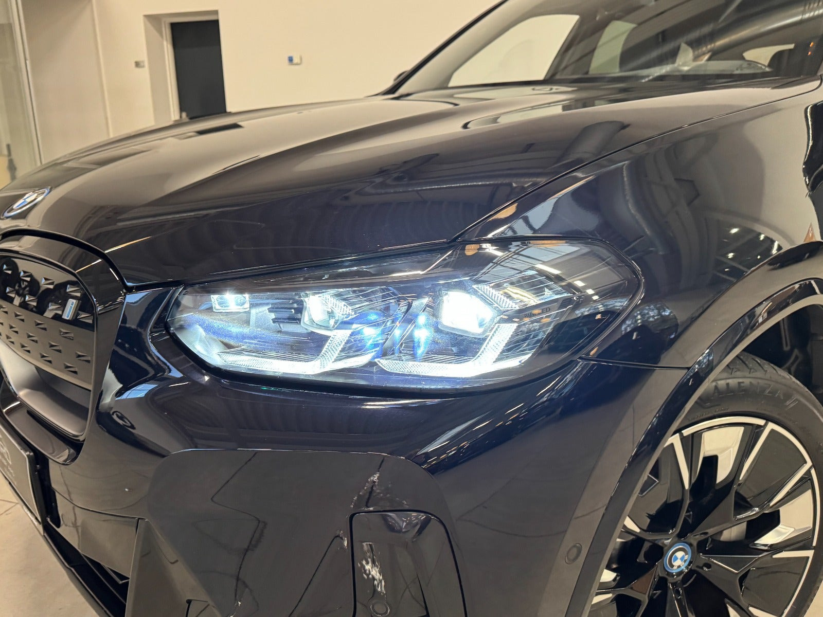 Sort BMW iX3 fra 2023