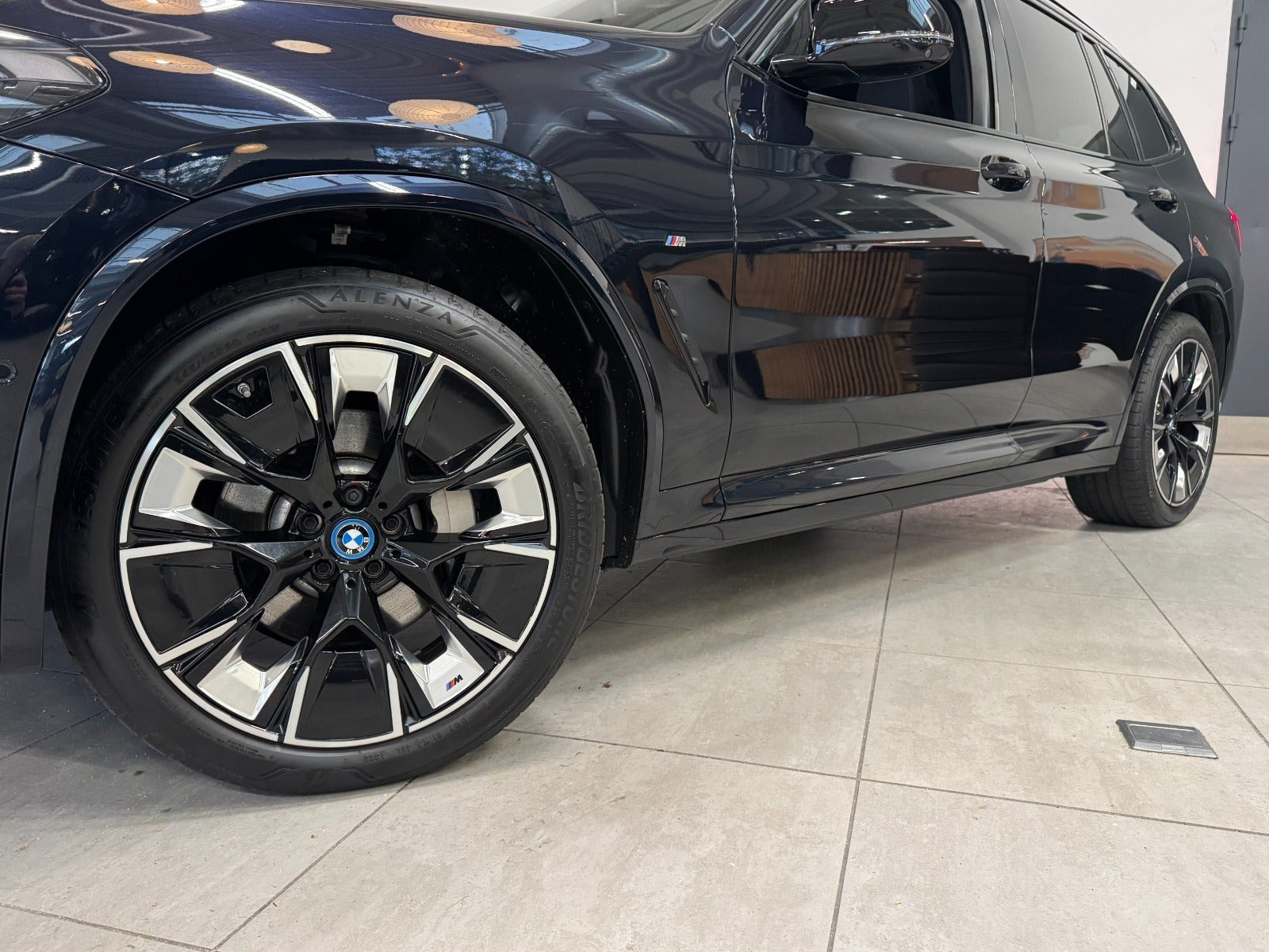 Sort BMW iX3 fra 2023