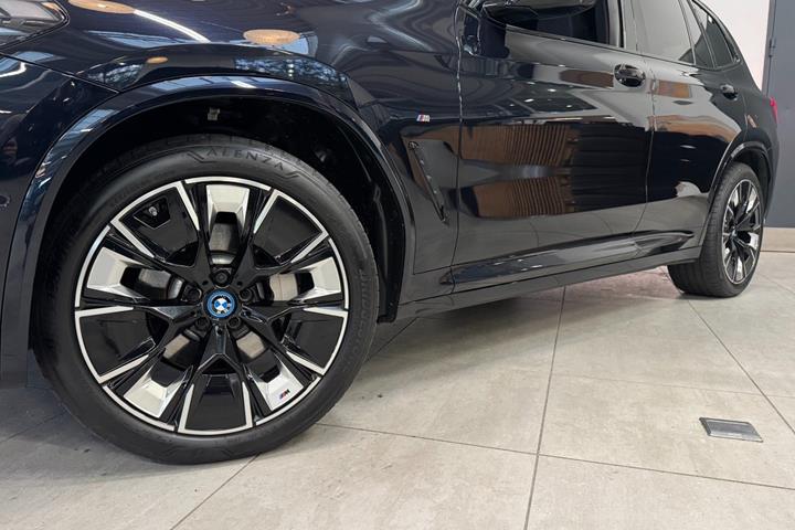 Sort BMW iX3 fra 2023
