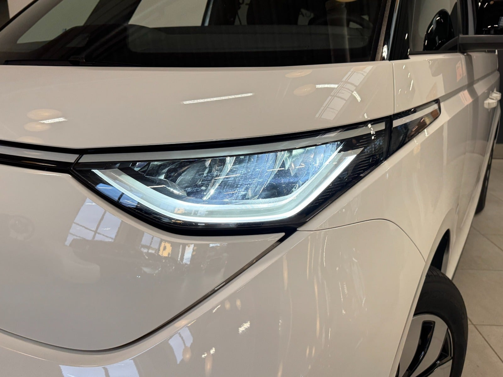 Hvid VW ID.Buzz fra 2025