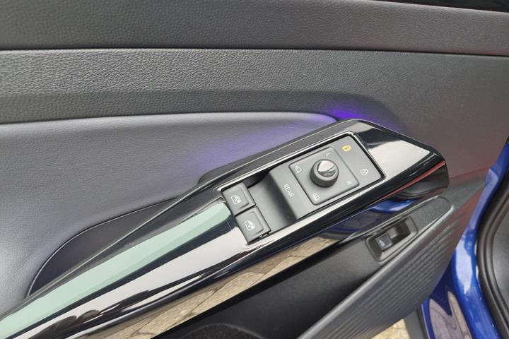 Blå VW ID.4 fra 2024