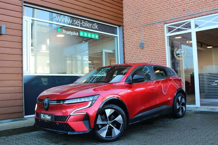 Rød Renault Megane E-Tech fra 2023
