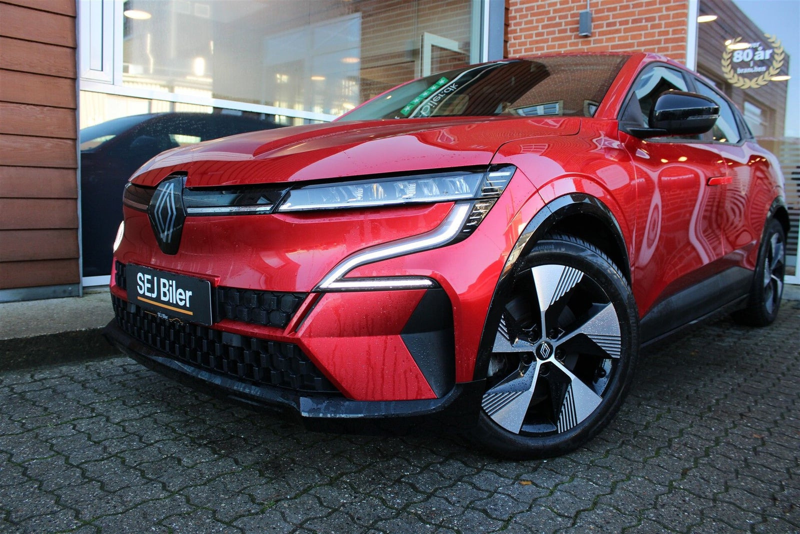 Rød Renault Megane E-Tech fra 2023