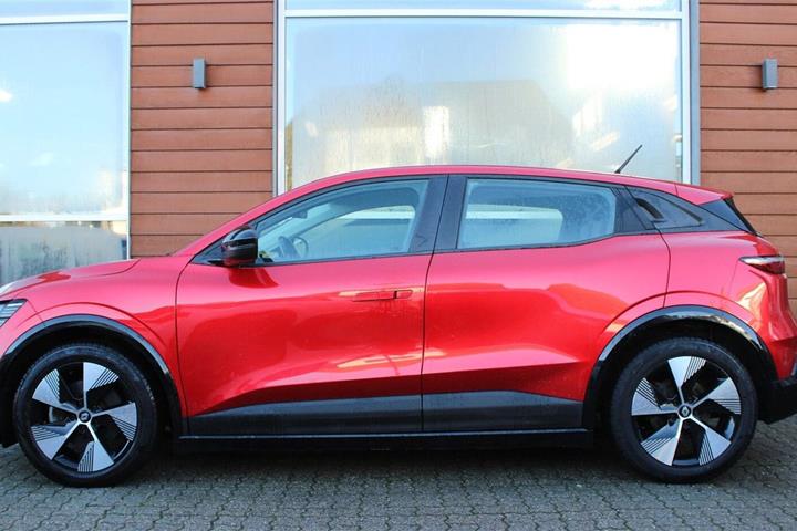 Rød Renault Megane E-Tech fra 2023