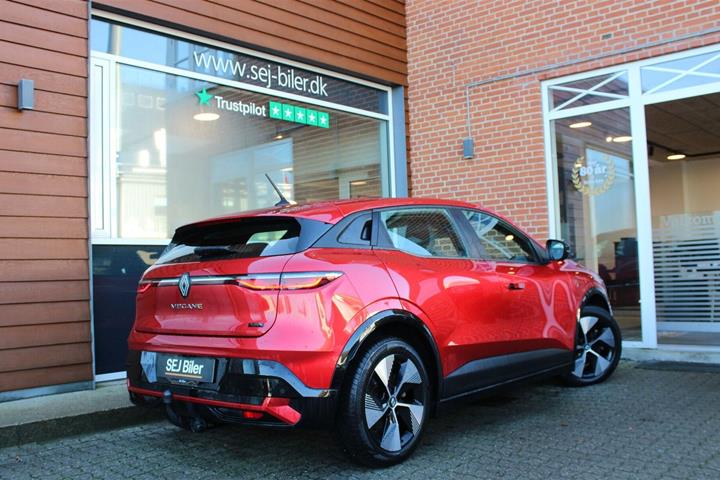 Rød Renault Megane E-Tech fra 2023