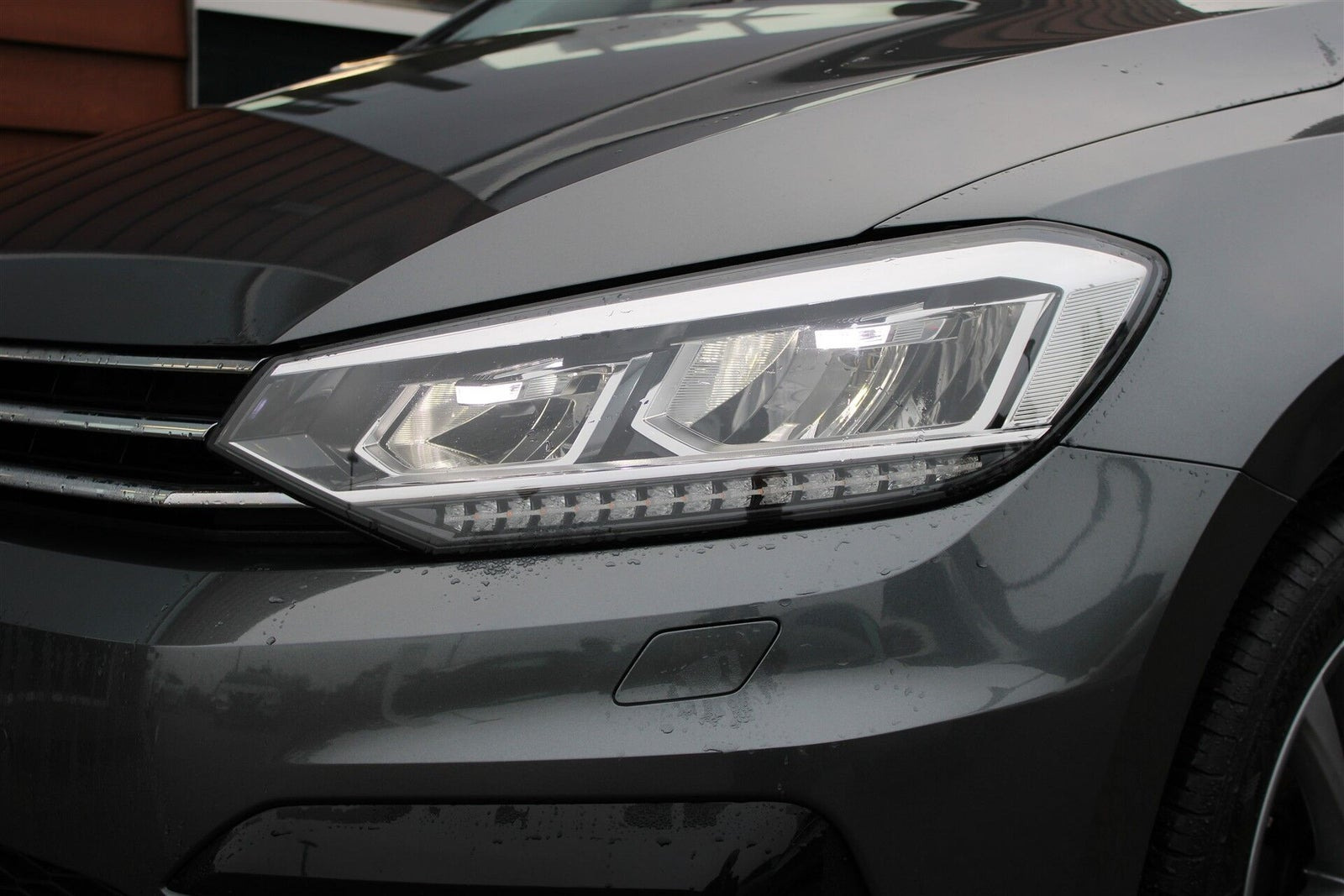 Grå VW Touran fra 2020