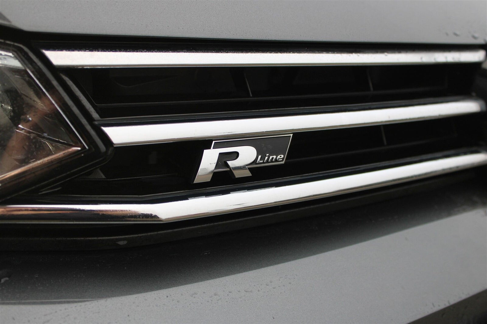 Grå VW Touran fra 2020