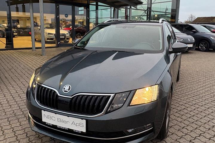 Beige Skoda Octavia fra 2019