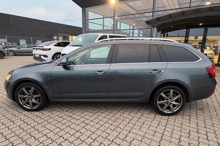 Beige Skoda Octavia fra 2019