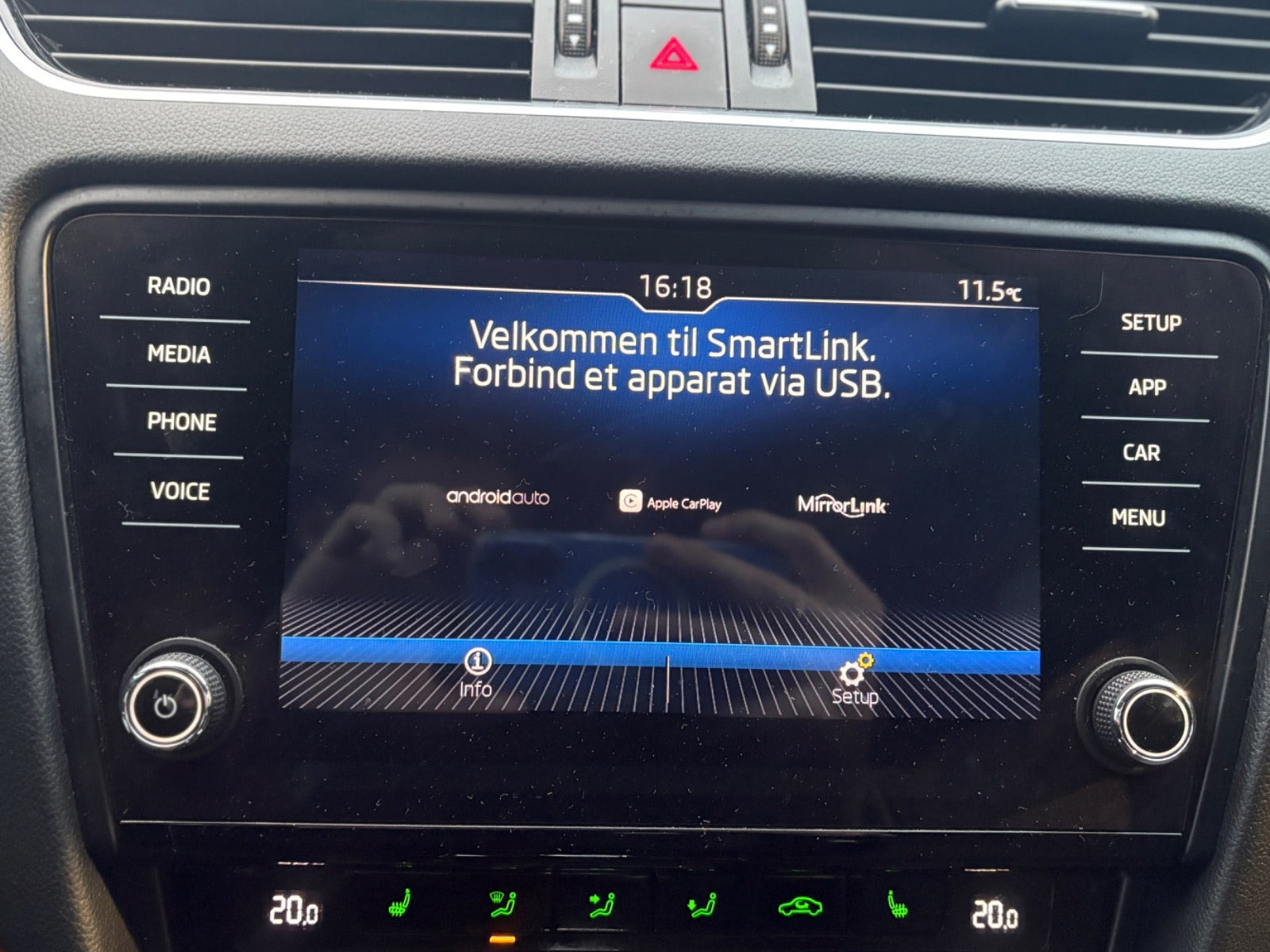 Beige Skoda Octavia fra 2019