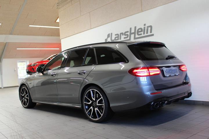 Grå Mercedes E53 fra 2019