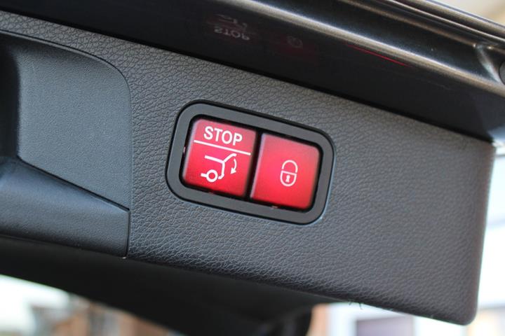 Grå Mercedes E53 fra 2019