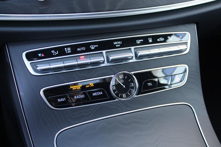 Grå Mercedes E53 fra 2019