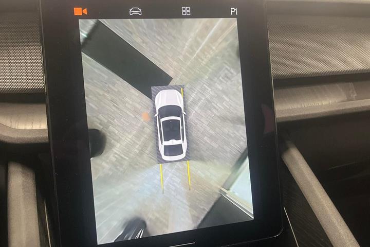 Hvid Polestar 2 fra 2023