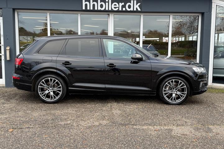 Sort Audi Q7 fra 2016