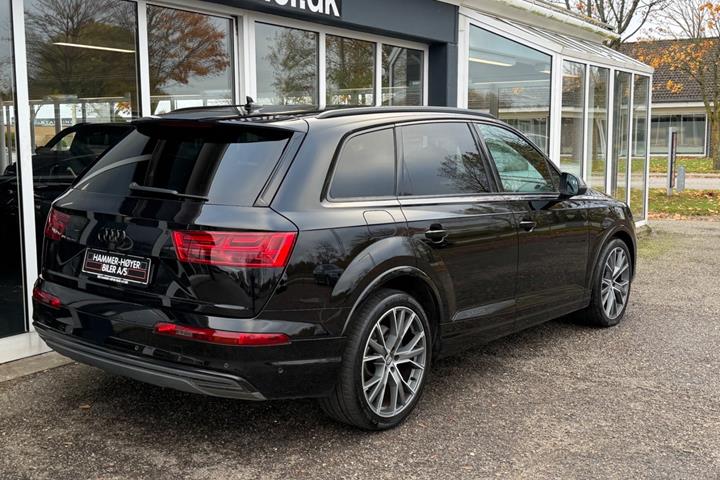 Sort Audi Q7 fra 2016