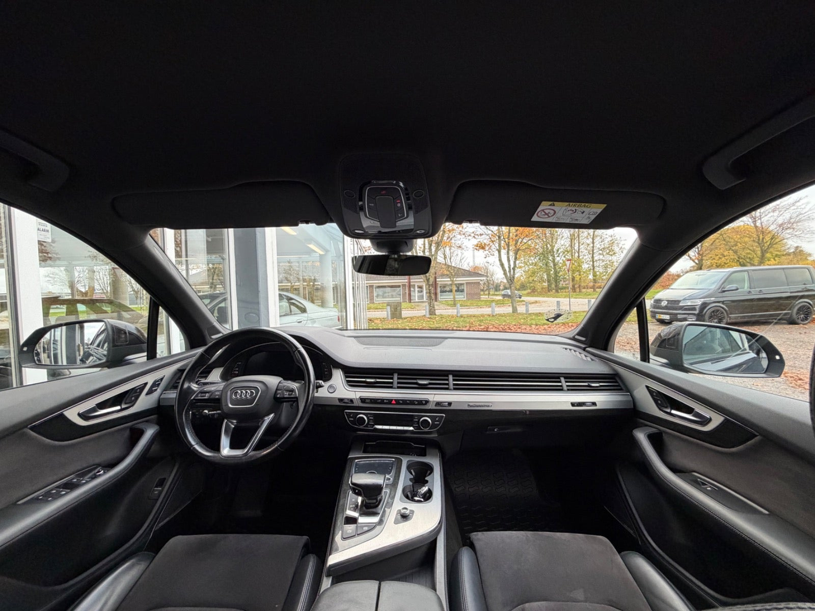 Sort Audi Q7 fra 2016