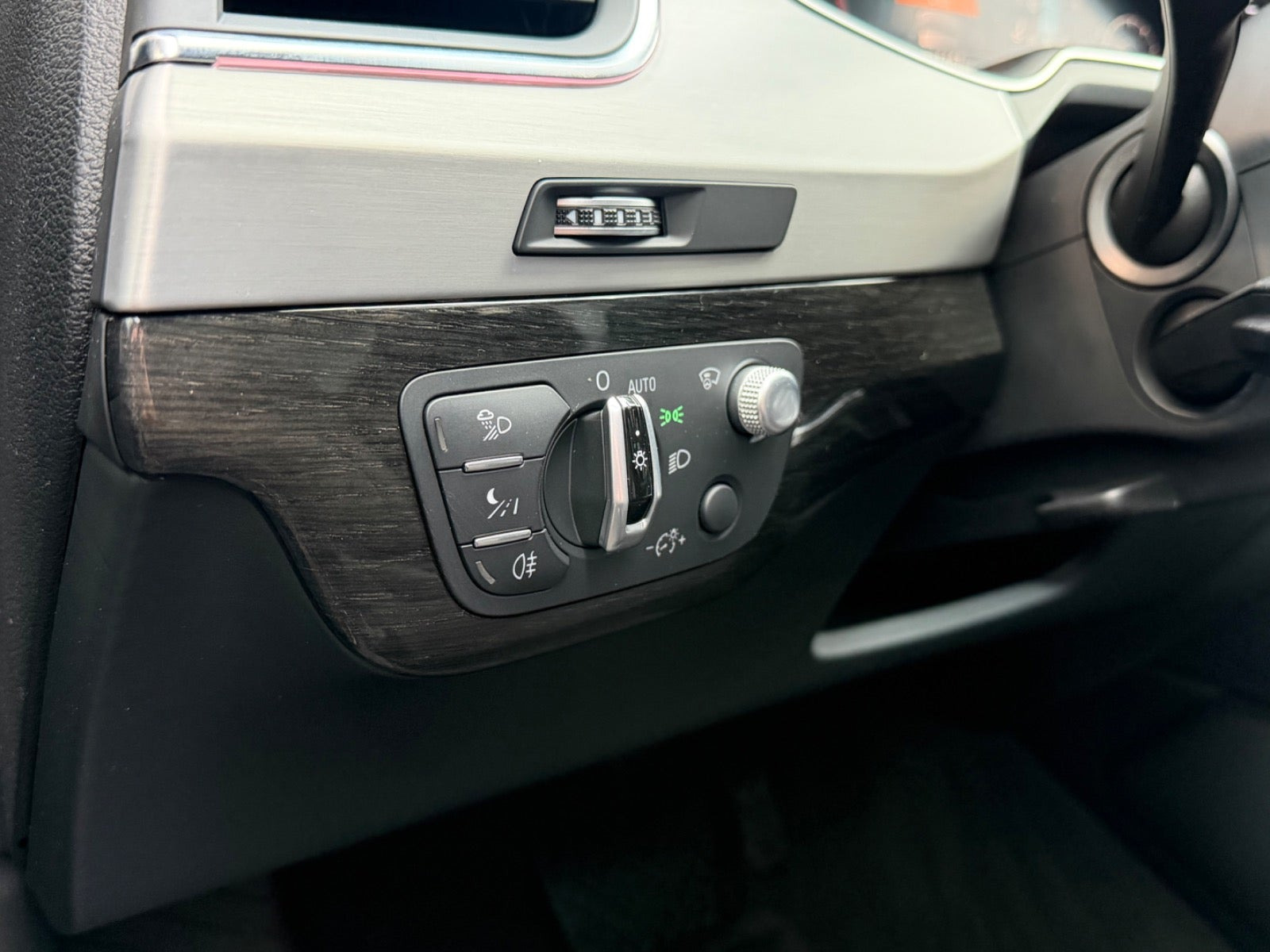Sort Audi Q7 fra 2016