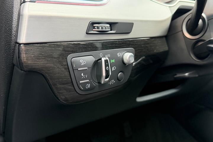 Sort Audi Q7 fra 2016