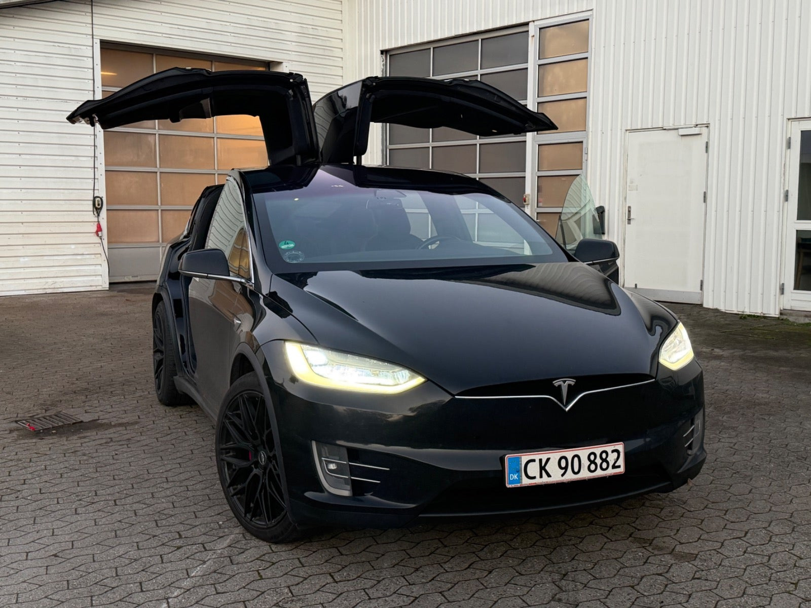 Sort Tesla Model X fra 2019
