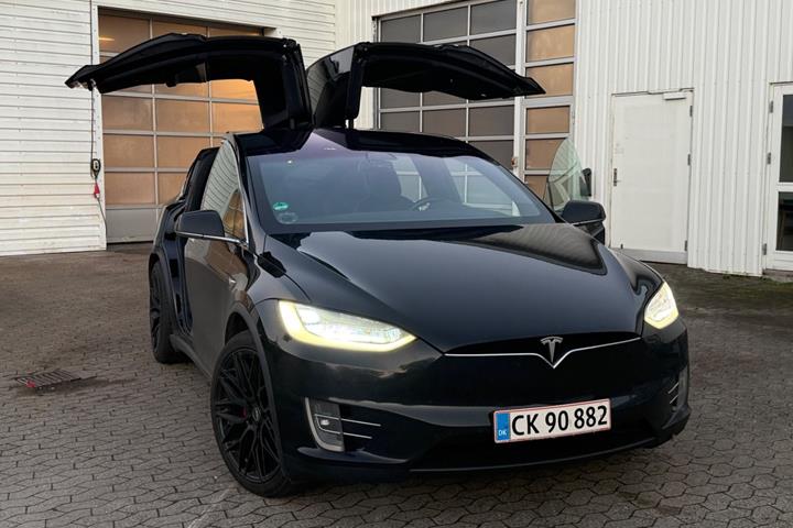 Sort Tesla Model X fra 2019