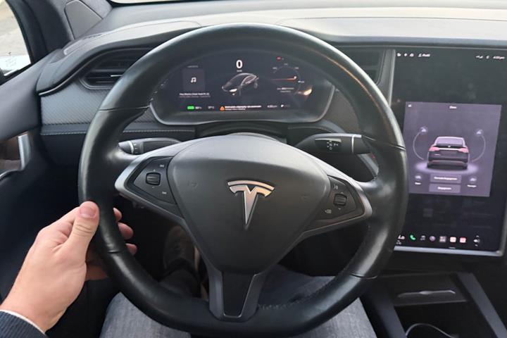 Sort Tesla Model X fra 2019