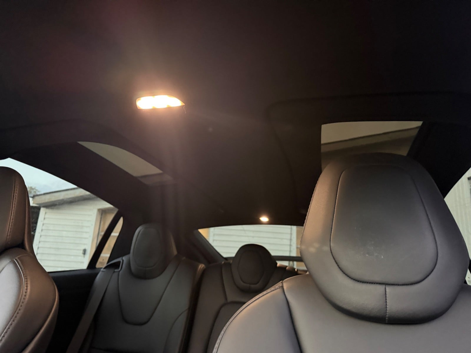 Sort Tesla Model X fra 2019