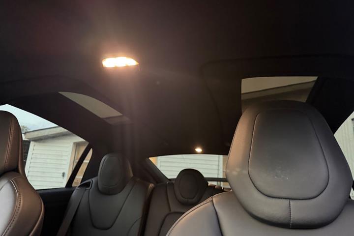 Sort Tesla Model X fra 2019