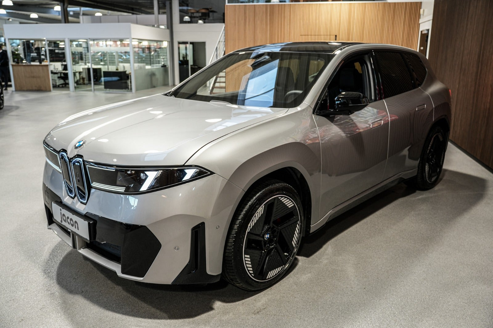 Sølv BMW iX3 fra 2026