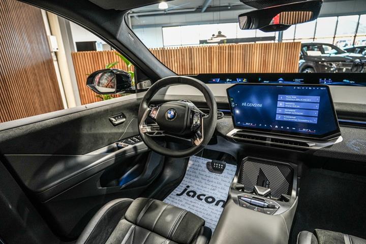 Sølv BMW iX3 fra 2026